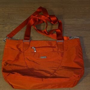 Baggallini Avenue Tote Bag - Apple- NEW